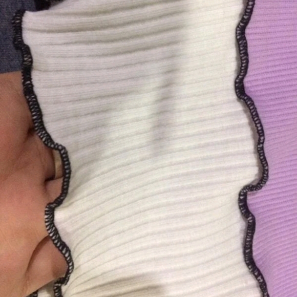 Any 2/$25🌸Color-block crop top - Picture 10 of 10